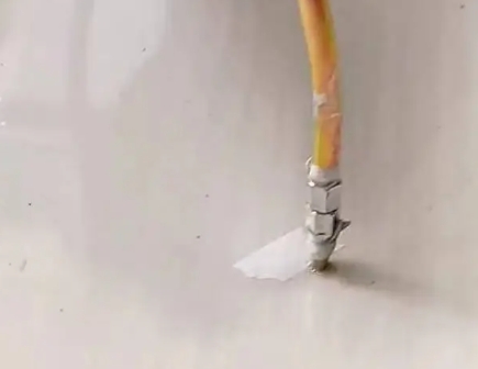 岚皋瓷砖空鼓维修公司专业解答在瓷砖铺贴过程中，如果使用的砂料过粗（如全部使用了粗砂），可能会导致以下问题